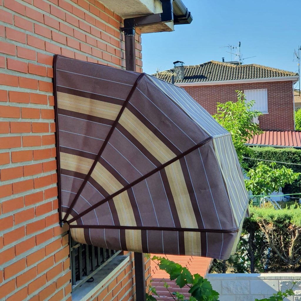 Toldo tipo capota 4 arcos Toldos Siglo 22