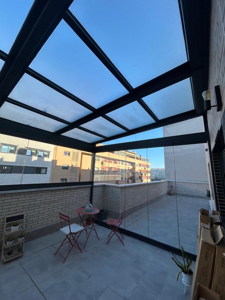 Techo móvil motorizado con cristal lacado Toldos Siglo 22_6