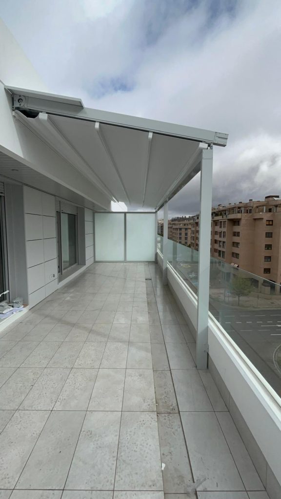 Tensopérgola en Madrid instalada por Toldos Siglo 22